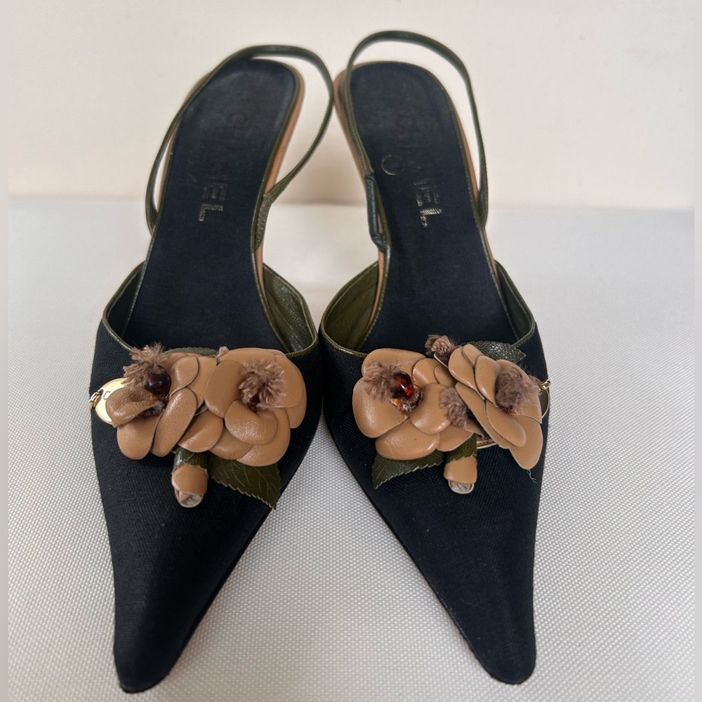 Vintage CHANEL Camellia Slingback Heels  Black Linen Tan Olive Leather Flower - Picture 12 of 15